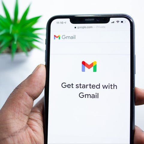 Foto cara membuat email baru lewat handphone, sumber: Break News