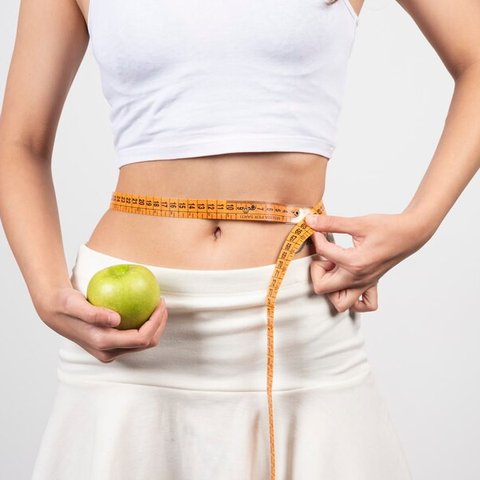 Bingung dengan lemak yang menumpuk tapi selalu sibuk dengan pekerjaan? Metode diet 90-30-50 ini bisa kamu coba untuk mendapatkan tubuh ideal yang kamu mau!