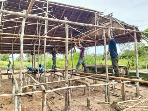 TNI bangun rumah warga miskin di Papua