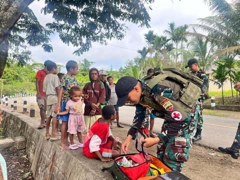 TNI cek kesehatan gratis untuk warga di desa terpencil papua