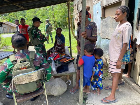 TNI cek kesehatan gratis untuk warga di desa terpencil papua