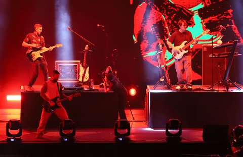 Vokalis grup band asal Los Angeles, Amerika Serikat, Maroon 5 Adam Levine tampil dalam konser bertajuk Maroon 5 in Asia 2025 di Jakarta International Stadium (JIS), Jakarta, Sabtu (1/2/2025).