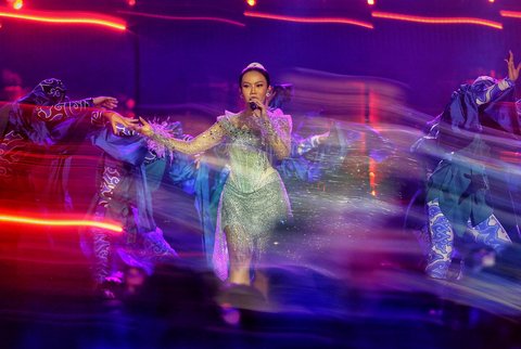 Konser tunggal Yura Yunita di Istora Senayan, Jakarta, Minggu (02/02/2025).