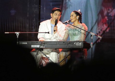 Konser tunggal Yura Yunita di Istora Senayan, Jakarta, Minggu (02/02/2025).