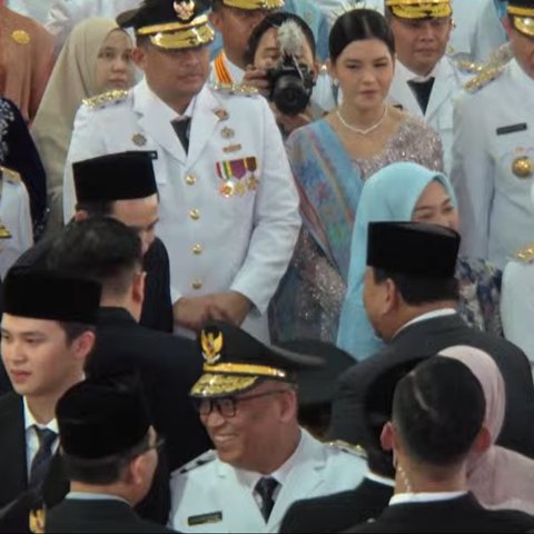 Potret Cantik Arumi Bachsin dan Kahiyang Ayu Berkebaya