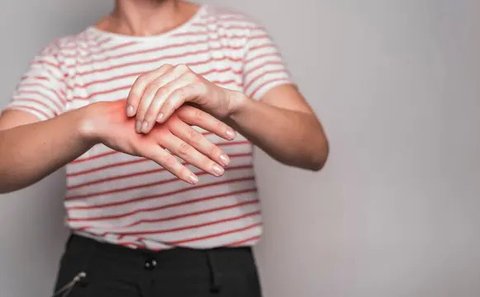 Asam urat tinggi di tangan (Foto: freepik)
