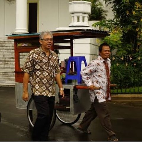 Endang Sumitra dan Pedagang Angkringan di Istana Bogor