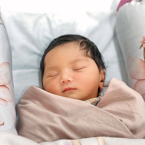 Potret Anak Kiky Saputri yang Baru Lahir, Cantik dengan Nama Indah yang Penuh Makna