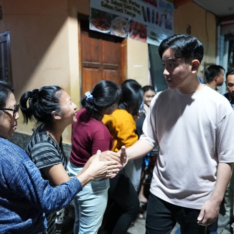 gibran blusukan malam-malam di surakarta