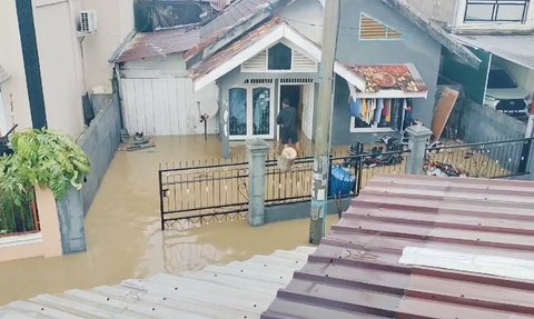 Kota Jambi Dikepung Banjir, Warga Keluhkan Butuh Perahu Karet