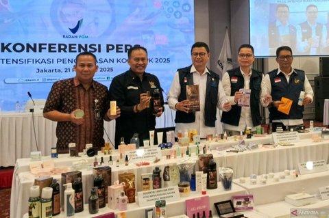BPOM sedang menyiapkan aturan baru untuk influencer yang mempromosikan produk kosmetik guna mencegah peredaran produk ilegal dan melindungi konsumen.