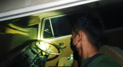 Bak Istana, Rumah Miliarder Tiga Lantai Terbengkalai