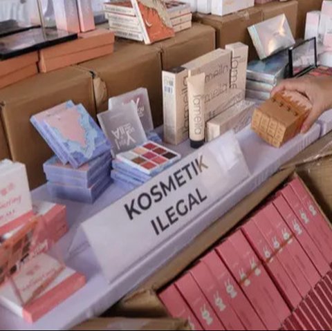 BPOM tindak gudang toko kosmetik yang menjual produk impor ilegal dari Tiongkok. Diduga mengandung pewarna merah berbahaya. (Foto: Dok BPOM)