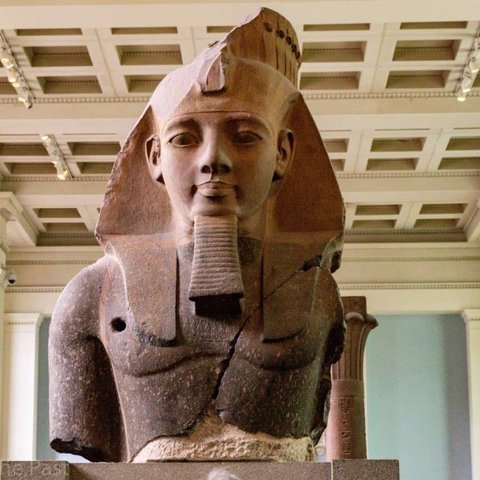 Patung Firaun Ramses II yang dipajang di British Museum di London.