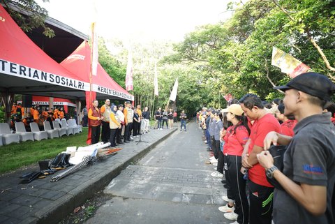 Mensos Gus Ipul Saat Kerja Bakti di Sungai Suwung Tahura Mangrove Ngurah Rai