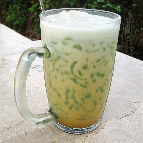 Kalori dan Nutrisi segelas es cendol, serta Dampak Konsumsi Berlebihan