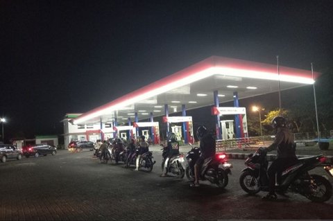 Pertamina Patra Niaga Sulawesi edukasi operator SPBU di Manado untuk meningkatkan layanan, memastikan akurasi pengukuran bahan bakar, dan kepercayaan pelanggan.