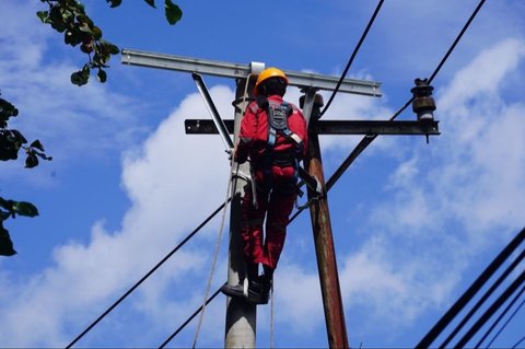 PLN UIW MMU melakukan pemeliharaan jaringan distribusi di Pulau Ambon untuk meningkatkan keandalan listrik, mengakibatkan pemadaman sementara di beberapa wilayah.