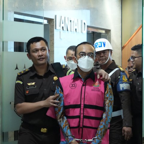 Tersangka kasus korupsi minyak mentah Pertamina.