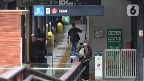 Penambahan rute juga diharapkan menjadi salah satu solusi untuk mengurangi kemacetan, serta meningkatkan mobilitas harian warga Jabodetabek. (Liputan6.com/Angga Yuniar)