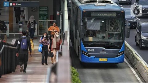Untuk diketahui, sepanjang 2024, Transjakarta melayani 371,4 juta pelanggan dengan rata-rata lebih dari 1 juta pelanggan per hari. (Liputan6.com/Angga Yuniar)