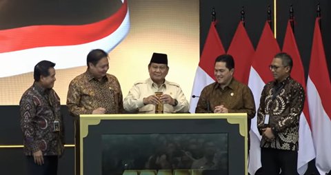 Presiden Prabowo Subianto meresmikan bank emas pertama di Indonesia