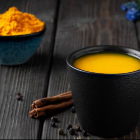 4. Jamu Temulawak: Perawatan Hormonal Alami | copyright freepik