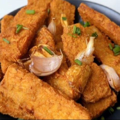 Aroma bawang putihnya menyeruak dengan citarasa ketumbar yang pekat.
