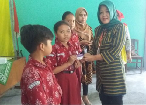 Pada tahun 2018 Kartu Indonesia Pintar (KIP) di Kabupaten Klaten sudah tersalurkan hampir 100 persen dan efektif membantu mengurangi angka putus sekolah.