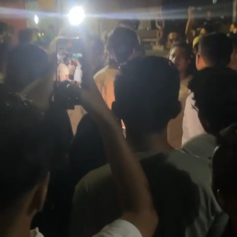 Satpol PP bentrok dengan PKL di Pasar Raya Padang