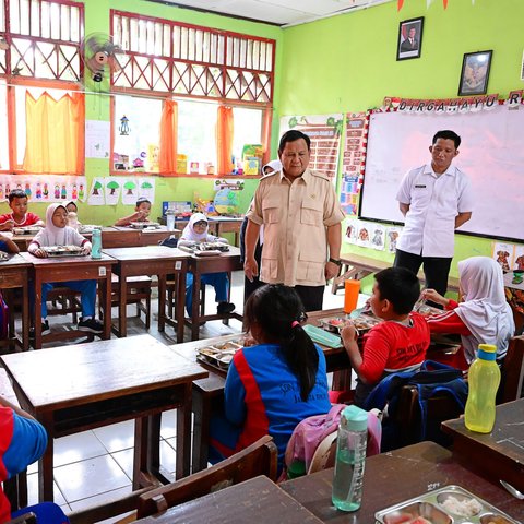 Prabowo tinjau Makan Bergizi Gratis di SD dan TK di Jakarta Timur