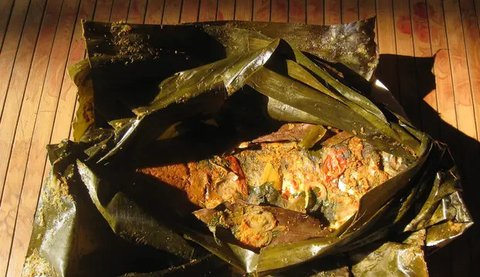 Cara Membuat Pepes Ikan (Sumber: Wikipedia)