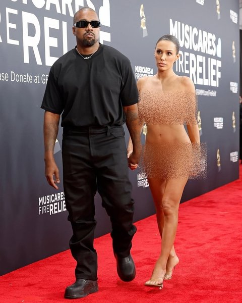 Kanye West Bianca Censori di Grammy Awards 2025