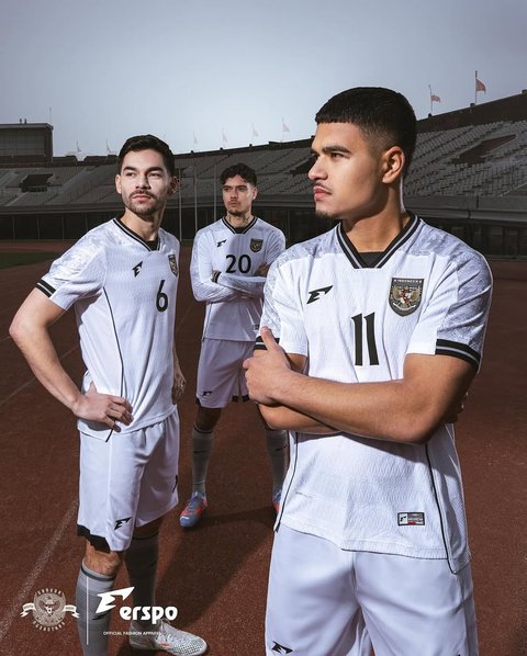 Jersey tandang Timnas Indonesia yang baru dirilis Erspo.
