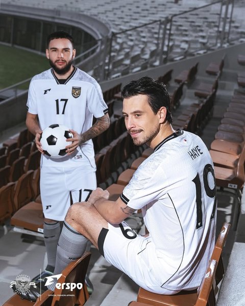 Jersey tandang Timnas Indonesia yang baru dirilis Erspo.