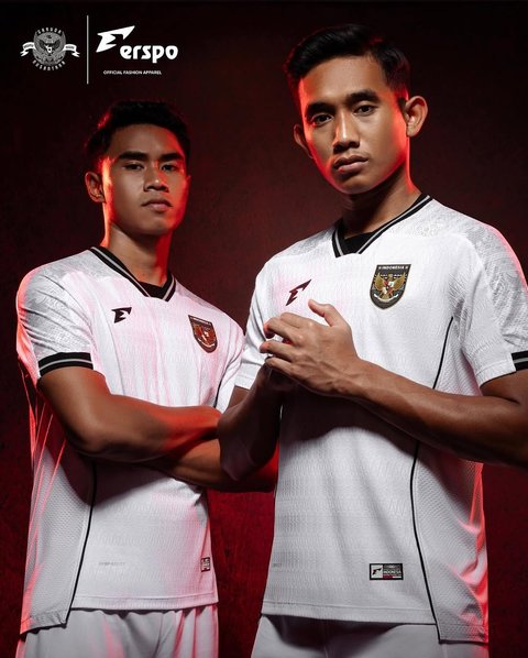 Jersey tandang Timnas Indonesia yang baru dirilis Erspo.