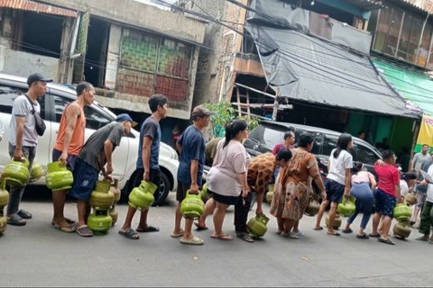 Pertamina menambah 711.800 tabung gas LPG 3 Kg bersubsidi di Jakarta selama libur panjang Isra Mikraj dan Imlek 2025 untuk memenuhi peningkatan kebutuhan masyarakat, dengan penambahan ini diharapkan kebutuhan gas masyarakat tercukupi.