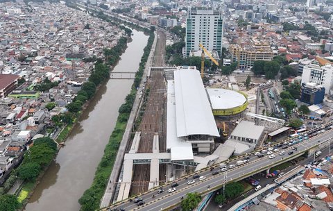 Foto udara memperlihatkan proyek pengembangan Stasiun Tanah Abang, Jakarta, Selasa (4/2/2025).