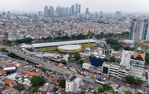 Foto udara memperlihatkan proyek pengembangan Stasiun Tanah Abang, Jakarta, Selasa (4/2/2025).