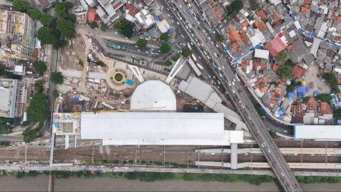 Foto udara memperlihatkan proyek pengembangan Stasiun Tanah Abang, Jakarta, Selasa (4/2/2025).
