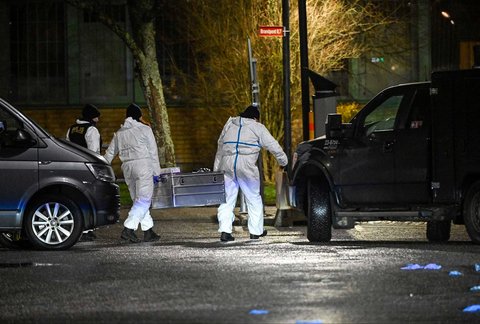Tim  forensik kepolisian  bekerja di lokasi Kampus  Risbergska di Orebro, Swedia, (04/02/2025).