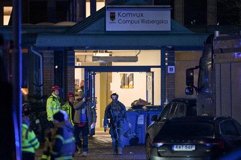 Pasukan khusus polisi di  lokasi Kampus  Risbergska di Orebro, Swedia,  (04/02/2025).