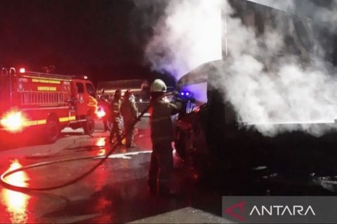Kecelakaan maut di Gerbang Tol Ciawi, Bogor, mengakibatkan delapan orang meninggal dan enam korban luka masih dirawat di RSUD Ciawi, sementara sopir truk yang diduga mengalami rem blong masih dalam perawatan.