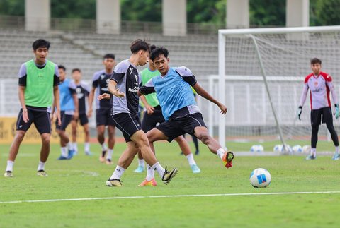 Pemain Timnas Indonesia U-20 Wilber Jardim sesi latihan  saat sesi latihan di Stadion Madya, Kompleks Gelora Bung Karno, Senayan, Jakarta, Rabu (5/2/2025).
