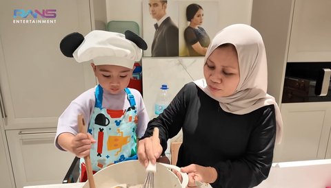Potret Rayyanza Belajar Buat Takjil Jelang Ramadan, Pas Ditanya Soal Rasa Bikin Ngakak 'Enak, tapi Masih Jauh'