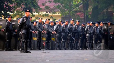 Kamis (3/7/14), puluhan anggota polri saat apel kesiapan kepolisian dalam mempersiapkan Operasi Ketupat 2014 di Jakarta. (Liputan6.com/Faizal Fanani)