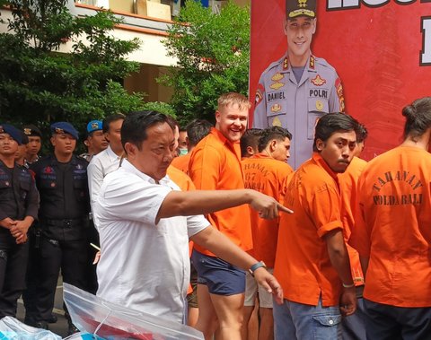 3 Bule Inggris Selundupkan Kokain ke Bali, Malah Senyum saat Ditangkap Polisi