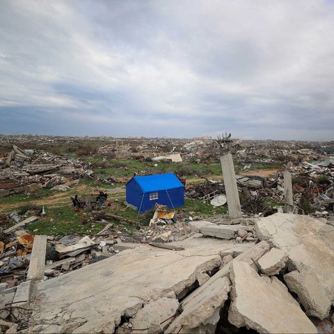 Tenda yang didirlan warga Palestina di Koridor Netzarim, dekat Kota Gaza, Minggu (09/02/2025).
