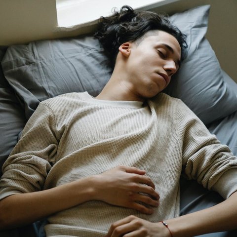 Ilustrasi Remaja Tidur