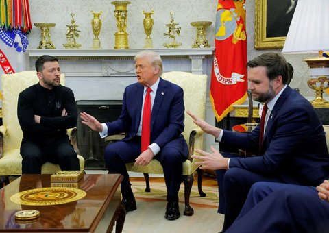 Presiden AS Donald Trump bertemu dengan Presiden Ukraina Volodymyr Zelenskiy  didampingi  Wakil Presiden AS JD Vance bereaksi di Gedung Putih di Washington, D.C, AS, (28/02/2025)